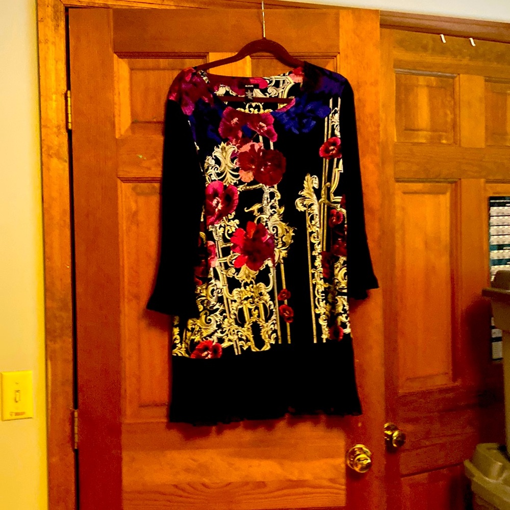 Black and multicolored floral tunic